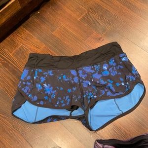 Lulu lemon pattern shorts size 4